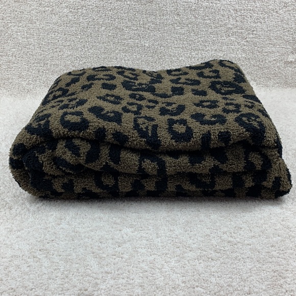 BAREFOOT DREAMS In the Wild Throw Blanket - Picture 3 of 4